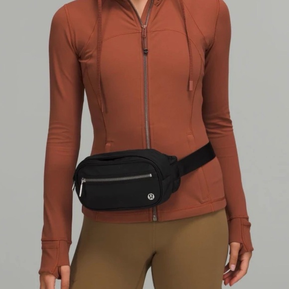 Lululemon Wunderlust Belt Bag Black 1.8L - Picture 2 of 3